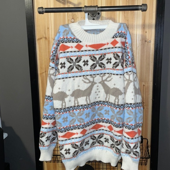Winter heavy sweater with snowflakes and reindeer - Picture 1 of 4